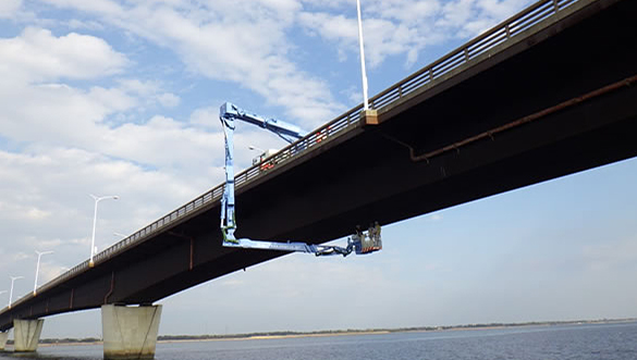 Road bridges｜Periodic inspections by bridge inspection vehicles