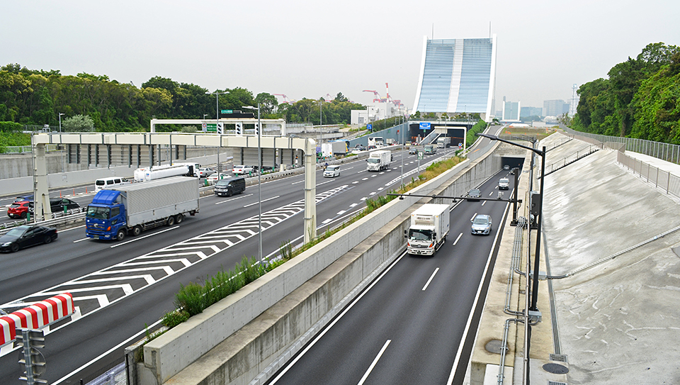 Tokyo Port Tunnel on Route 357